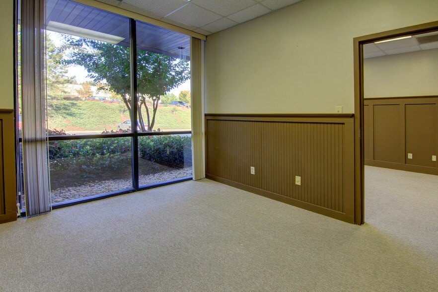 More Photos Of 225 Curie Dr, Alpharetta Light Distribution For Lease