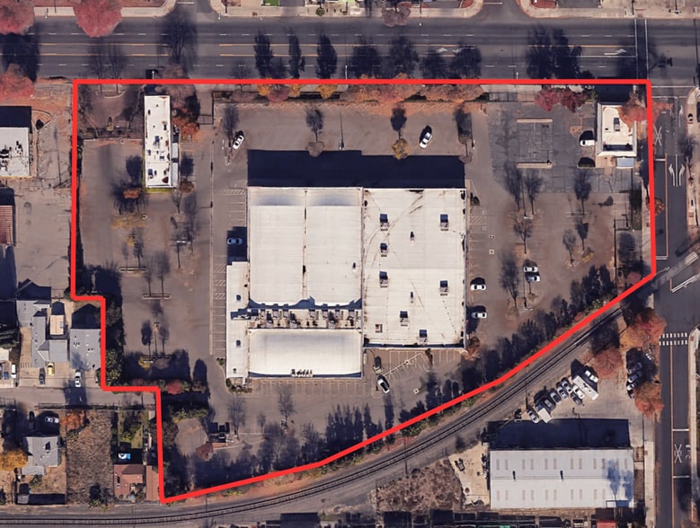 More Photos Of 1600 Yosemite Blvd, Modesto Office For Lease