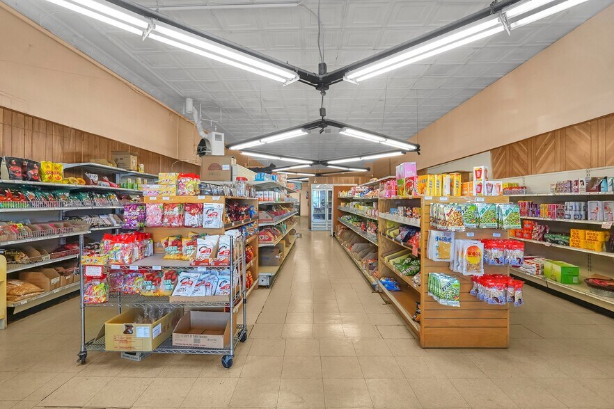 More Photos Of 2840-2848 N High St, Columbus General Retail For Sale