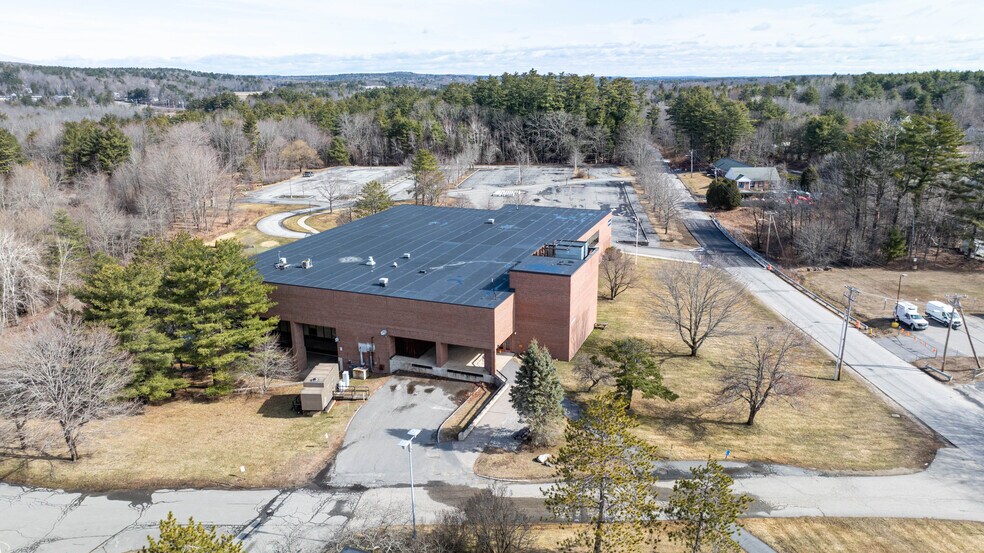 More Photos Of 5 Davis Farm Rd, Portland Office For Sale