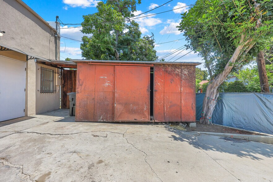 More Photos Of 5812 Venice Blvd, Los Angeles Showroom For Sale