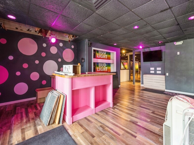 More Photos Of 6008 W Lincoln Way, Ames Restaurant For Sale