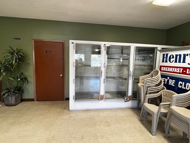 More Photos Of 99 3rd St, Maupin Restaurant For Sale