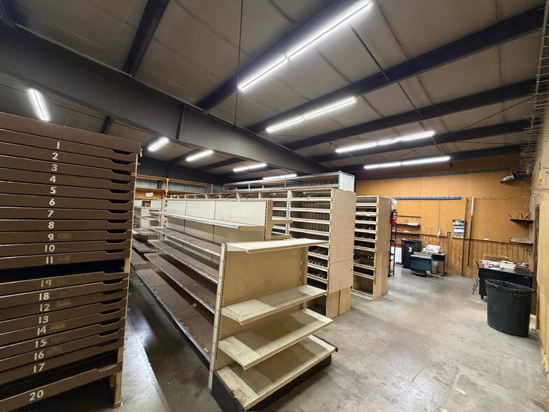 More Photos Of 4414 State Road 92, Brooklyn Industrial For Lease