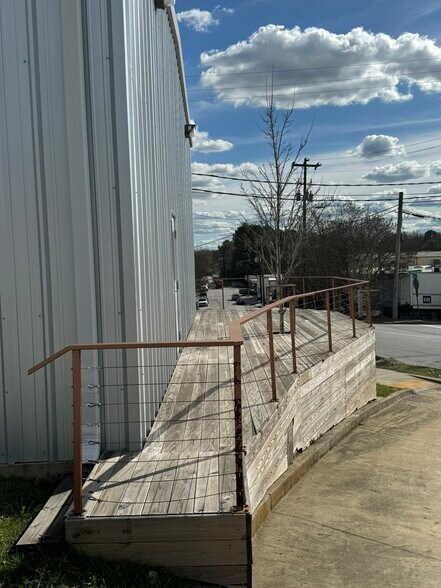 More Photos Of 1130 Chattahoochee Ave NW, Atlanta General Retail For Lease