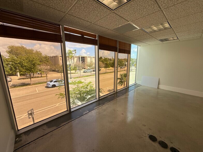 More Photos Of 2434 Hollywood Blvd, Hollywood Office For Sale
