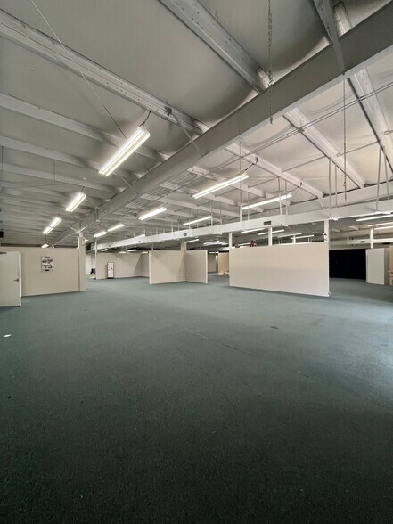 More Photos Of 3905 Radio Rd, Naples Warehouse For Sale