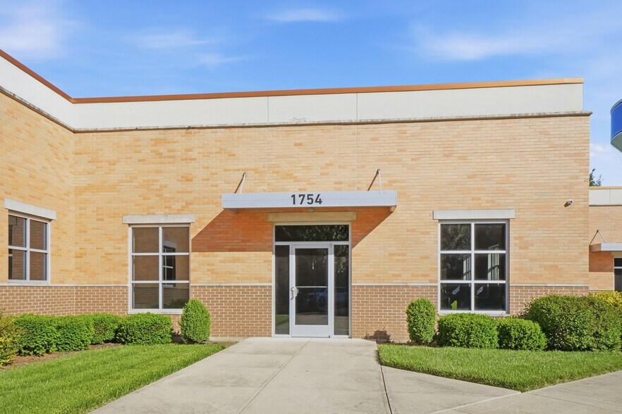 More Photos Of 1740 Thomas Paine Pky, Dayton Warehouse For Lease