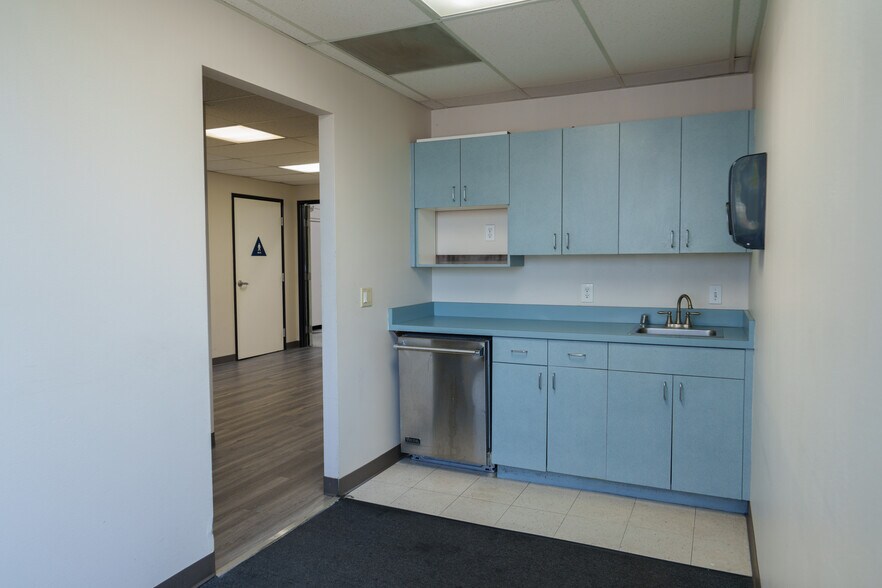 More Photos Of 7754 Arjons Dr, San Diego Manufacturing For Lease