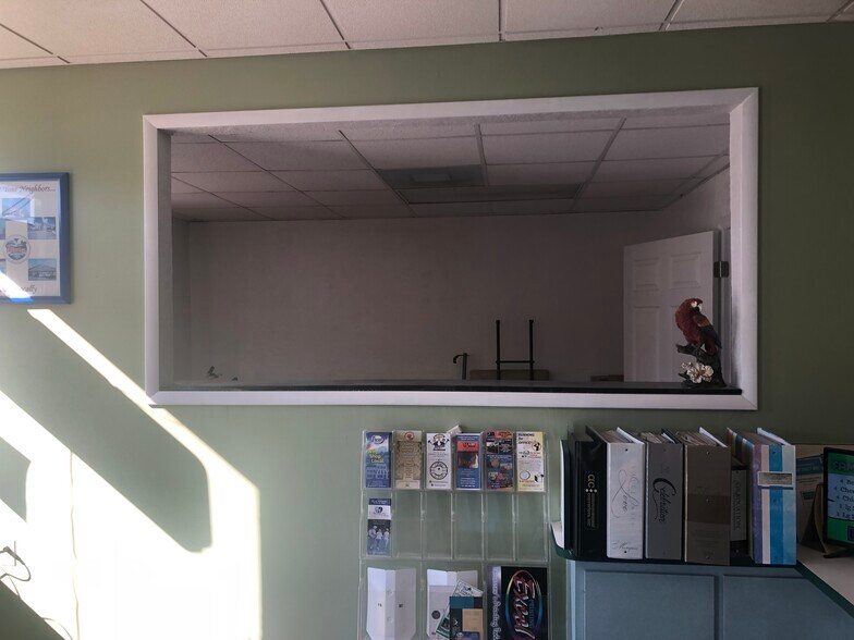 More Photos Of 687 NE 5th St, Crystal River Freestanding For Sale