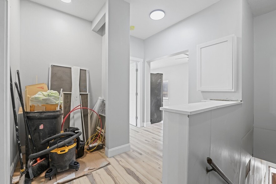 More Photos Of 1890 S High St, Columbus Light Distribution For Sale