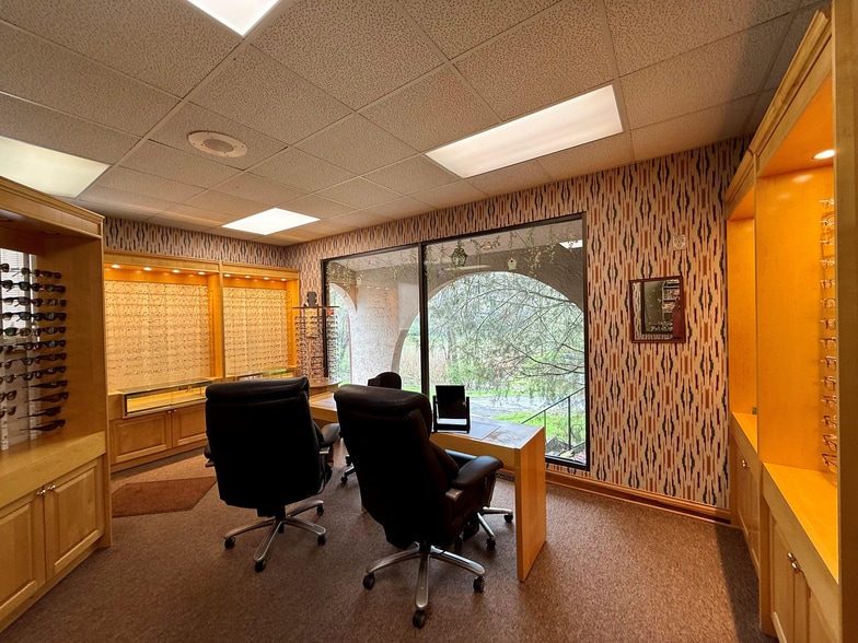 More Photos Of 711 S Calumet Rd, Chesterton Office For Sale