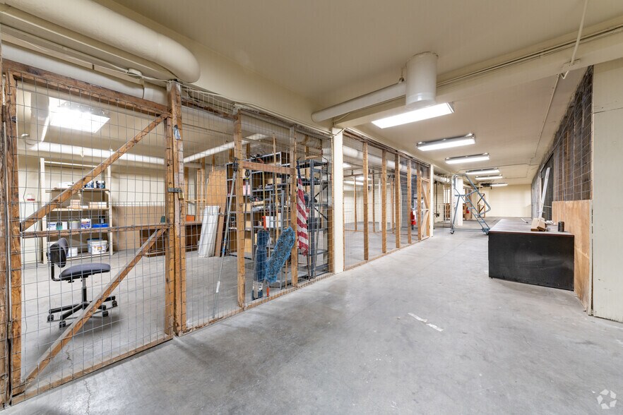 More Photos Of 119 N Washington Sq, Lansing Medical For Sale