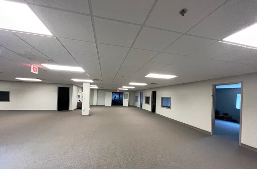 More Photos Of 7615 Warehouse Ave, Winfield Manufacturing For Lease