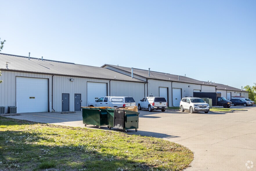 More Photos Of 6864 NE 14th St, Ankeny Research And Development For Lease