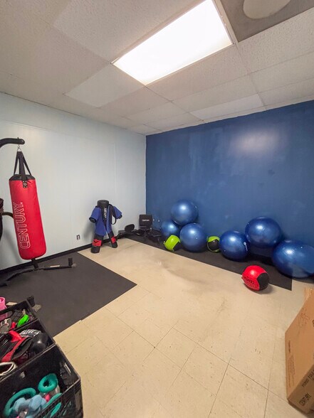 More Photos Of 111 Bowie St, De Kalb General Retail For Sale