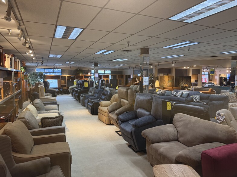 More Photos Of 20423 Highway 99, Lynnwood Freestanding For Sale