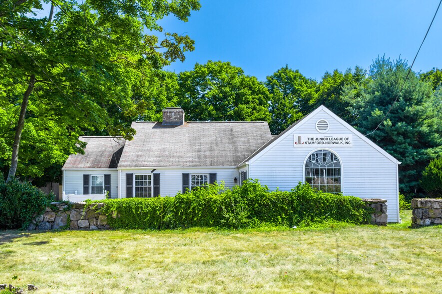 More Photos Of 748 Post Rd, Darien Medical For Lease