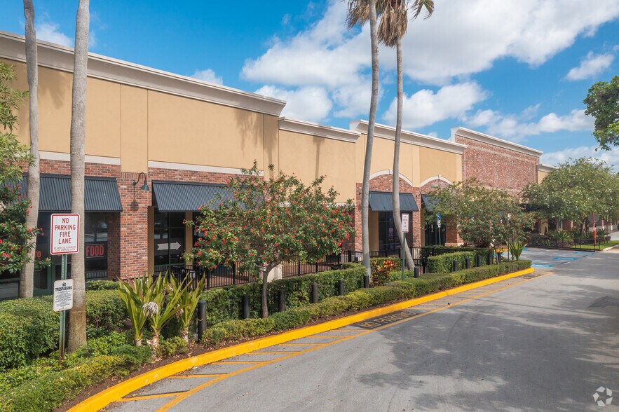 More Photos Of 7676 Peters Rd, Plantation Freestanding For Lease