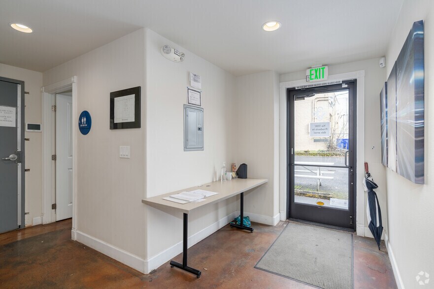 More Photos Of 2435 SE 10th Ave, Portland Industrial For Sale
