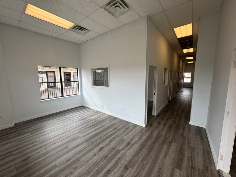 More Photos Of 1100 Sam Bass Rd, Round Rock Storefront Retail Office For Lease