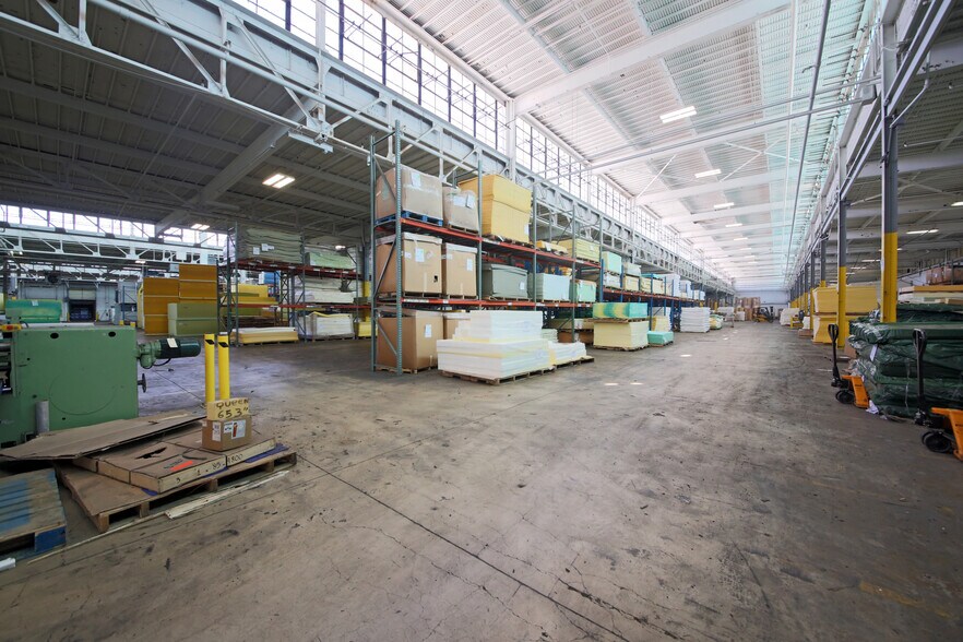 More Photos Of 3250 S Central Ave, Cicero Warehouse For Lease