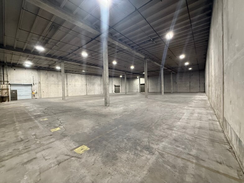 More Photos Of 1201 S Padre Island Dr, Corpus Christi Warehouse For Lease
