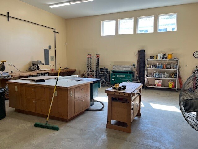 More Photos Of 310 Custer Dr, Battle Creek Medical For Lease
