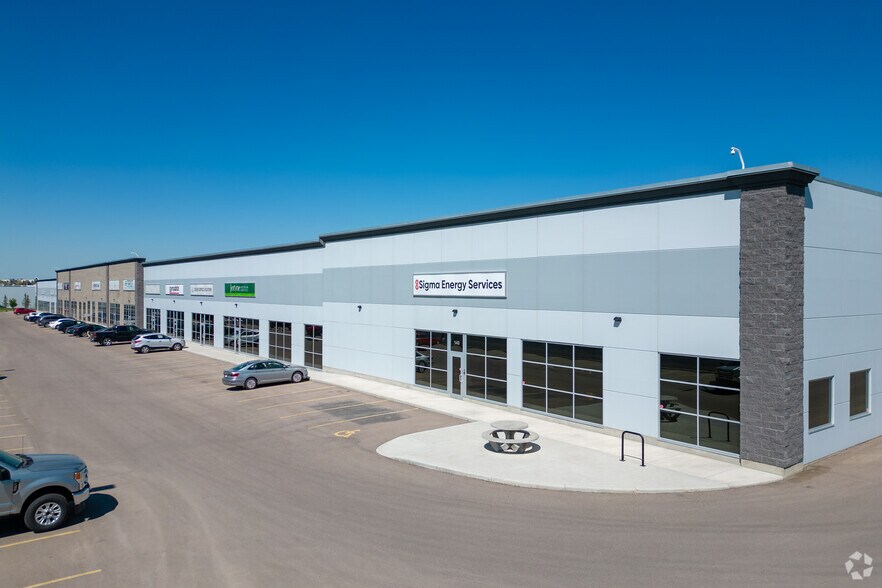 More Photos Of 999 57th Ave NE, Calgary Warehouse For Lease