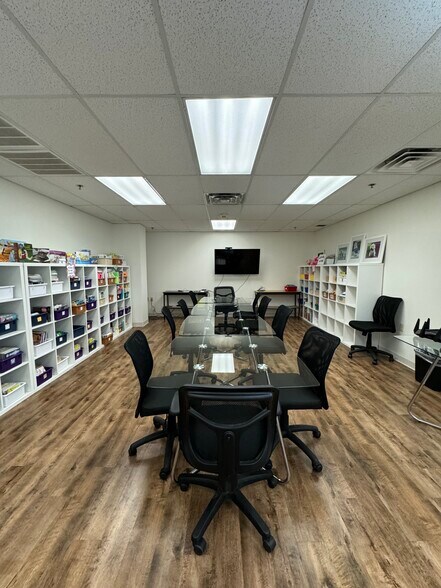 More Photos Of 155 Industrial Dr, Northampton Warehouse For Lease