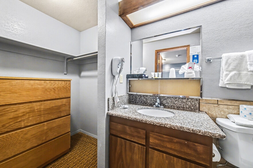 More Photos Of 386 E 300 S, Kanab Hotel For Sale