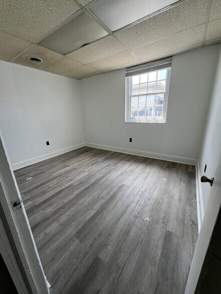 More Photos Of 327 N Royal Ave, Front Royal Freestanding For Sale