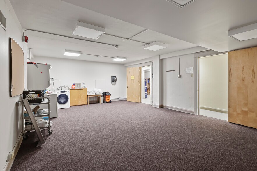 More Photos Of 1631 Main St, Niagara Falls Industrial For Sale