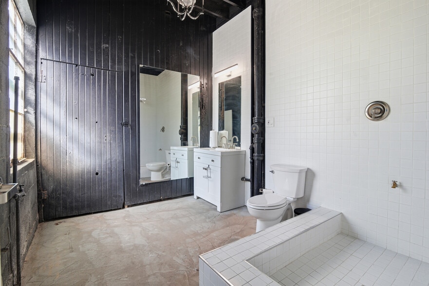 More Photos Of 1211 E Admiral Blvd, Tulsa Warehouse For Sale