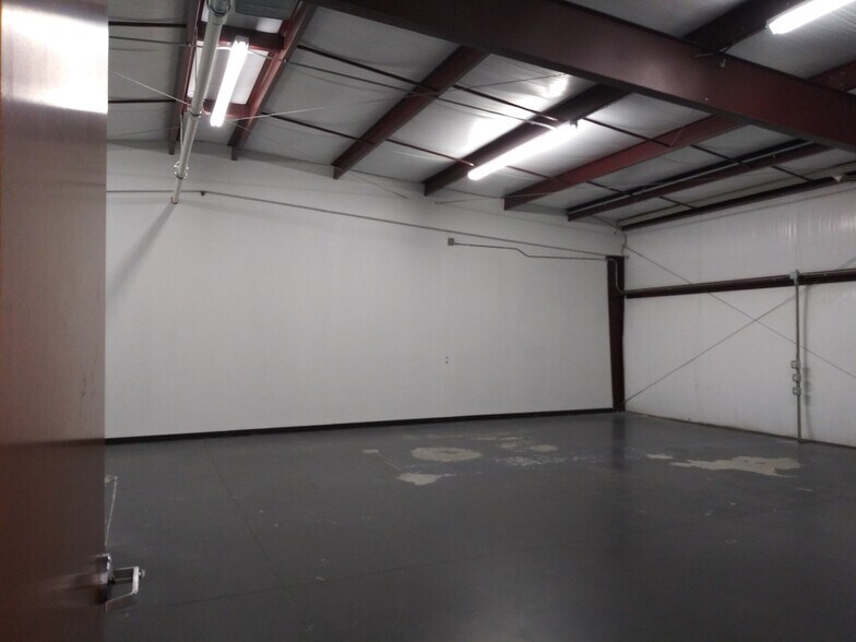 More Photos Of 8708 S Congress Ave, Austin Light Distribution For Lease