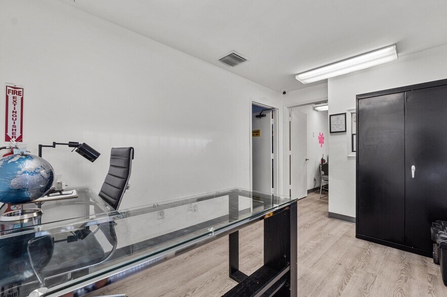 More Photos Of 10813-10841 NW 29th St, Doral Warehouse For Sale