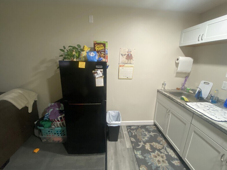 More Photos Of 1 Proactive Dr, New Florence Hotel For Sale