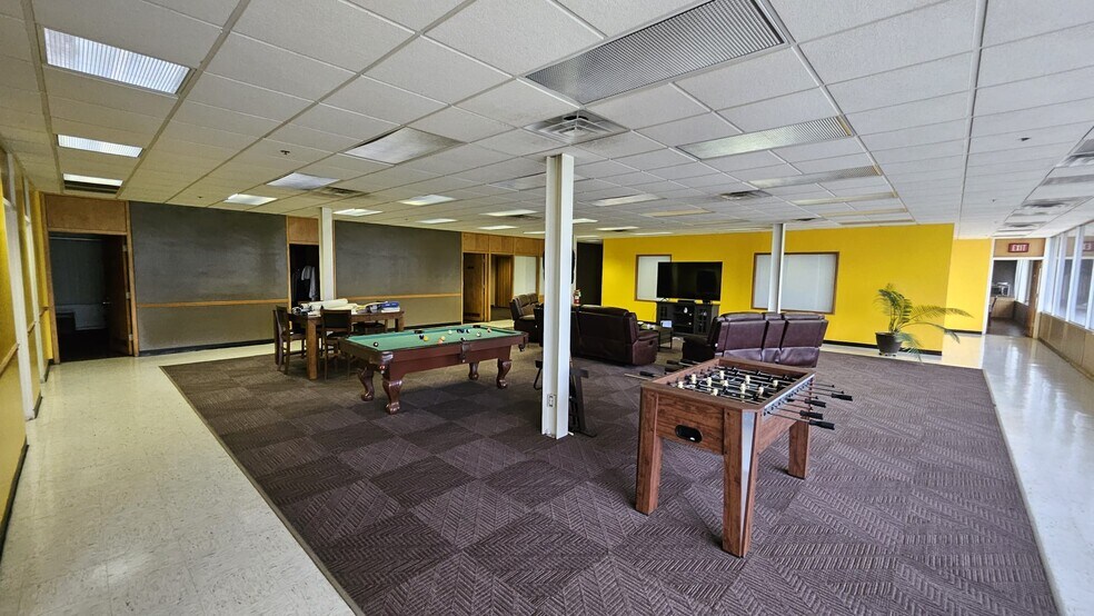 More Photos Of 2111 Old Shawnee Rd, Muskogee Warehouse For Lease