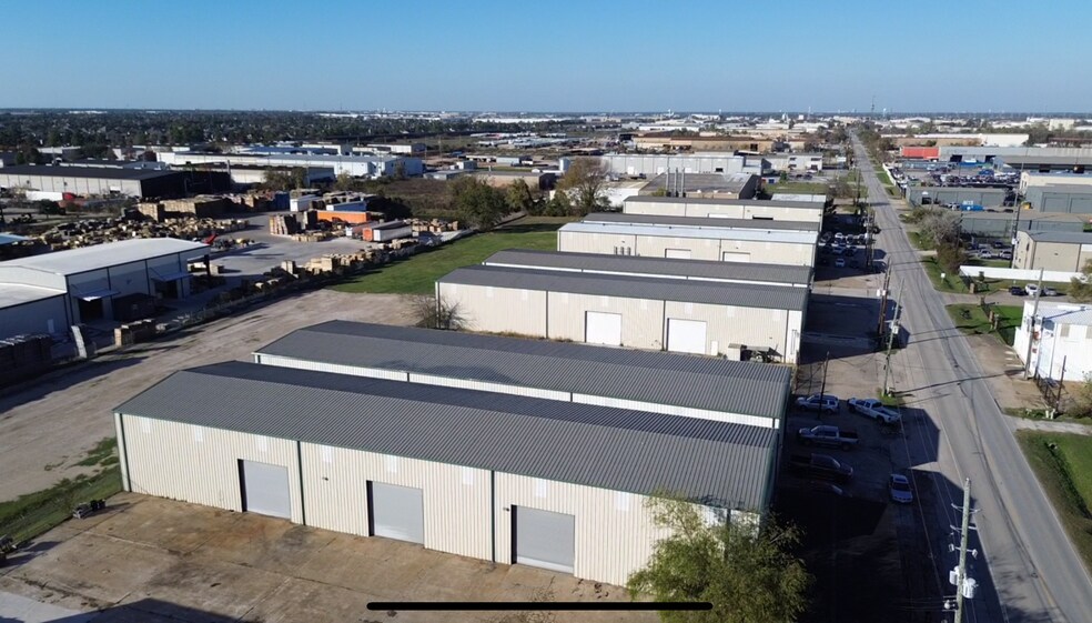 More Photos Of 5719 Cunningham Rd, Houston Unknown For Lease