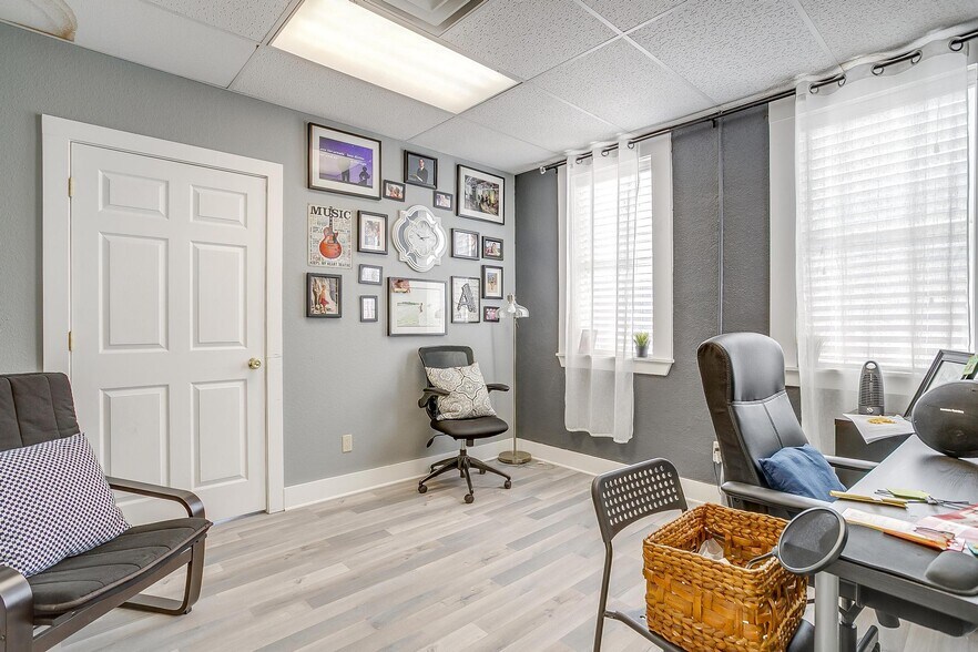 More Photos Of 1434 N Main St, Fort Worth Storefront Retail Office For Lease