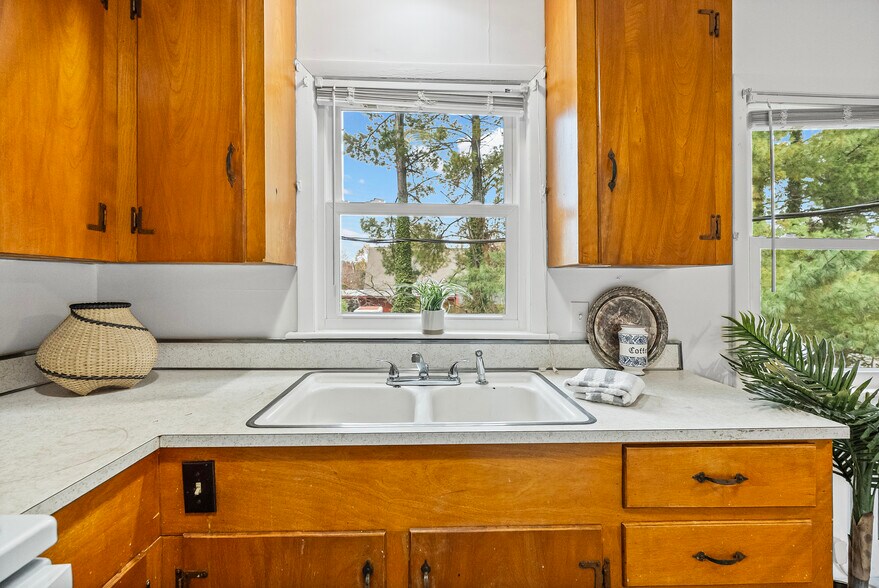 More Photos Of 1200 Liggates Rd, Lynchburg Apartments For Sale