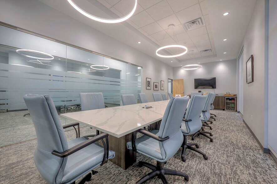 More Photos Of 5821 NW 72nd St, Kansas City Office For Lease
