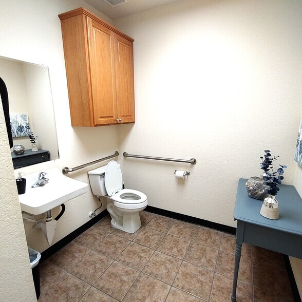 More Photos Of 930 S Bell Blvd, Cedar Park Office Residential For Lease