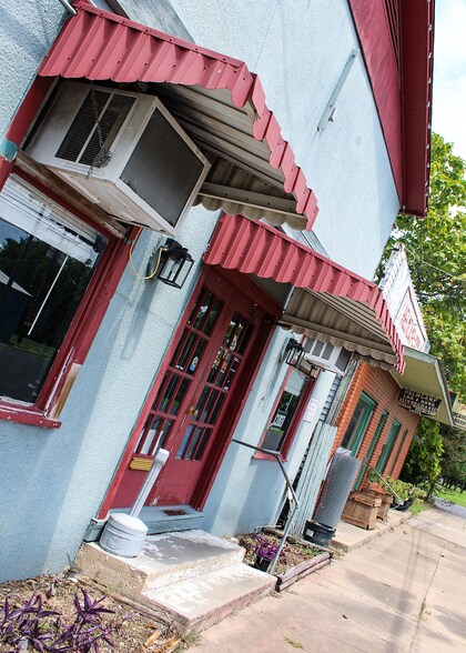 More Photos Of 211 N Mechanic St, Weimar Bar For Sale