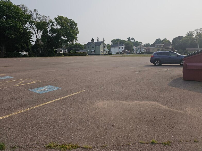 More Photos Of 97 S 4th St, Ishpeming Office For Lease