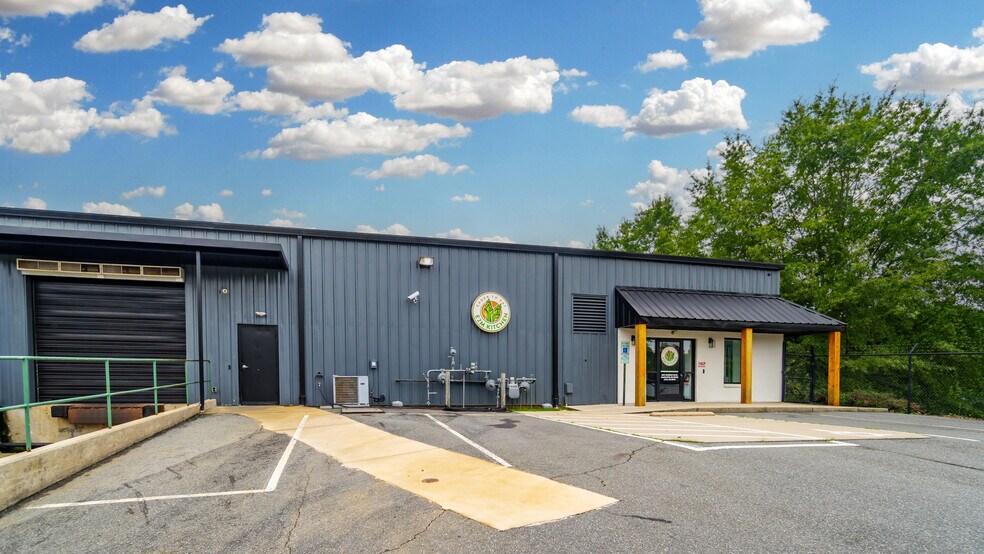 More Photos Of 1907 Gateway Blvd, Charlotte Warehouse For Sale
