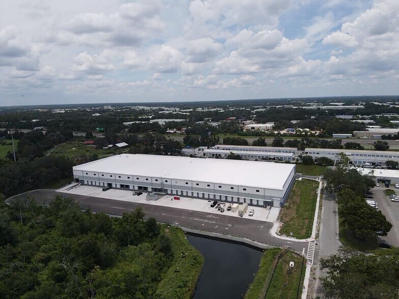 More Photos Of 6111 Johns Rd, Tampa Distribution For Lease