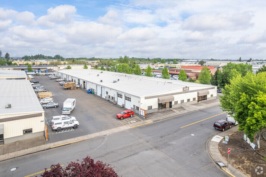 More Photos Of 1010 Tyinn St, Eugene Warehouse For Lease