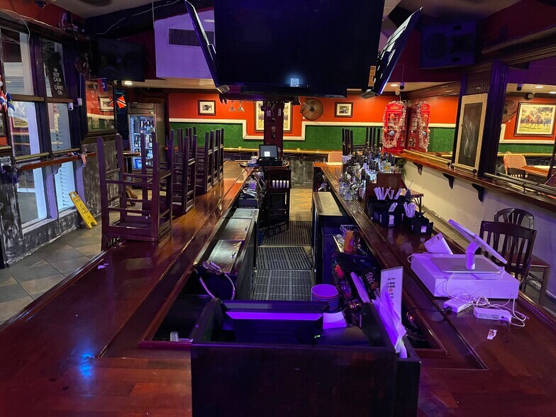 More Photos Of 5590 W Hallandale Beach Blvd, Pembroke Park General Retail For Sale