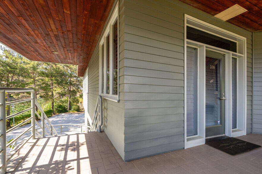 More Photos Of 5190 Governor Dr, San Diego Office For Lease